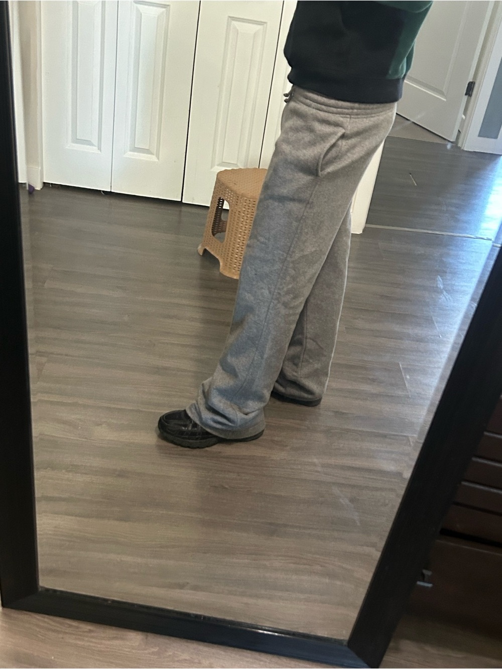 Relaxed fit straight leg grey sweatpants with open hem - Picture 3 of 3
